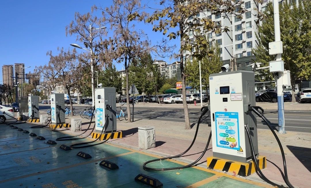 河北某小區(qū)周邊停車場