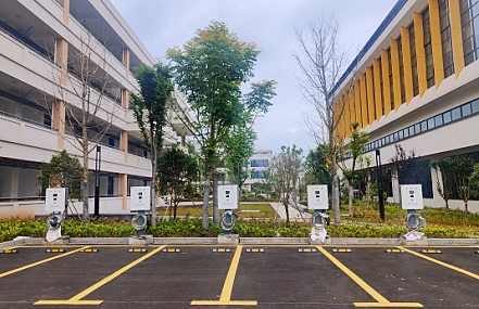 浙江龍游某學(xué)校停車場(chǎng)